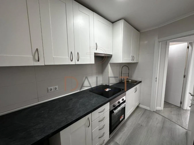 Apartamento T2 para Venda em Pontinha e Famões