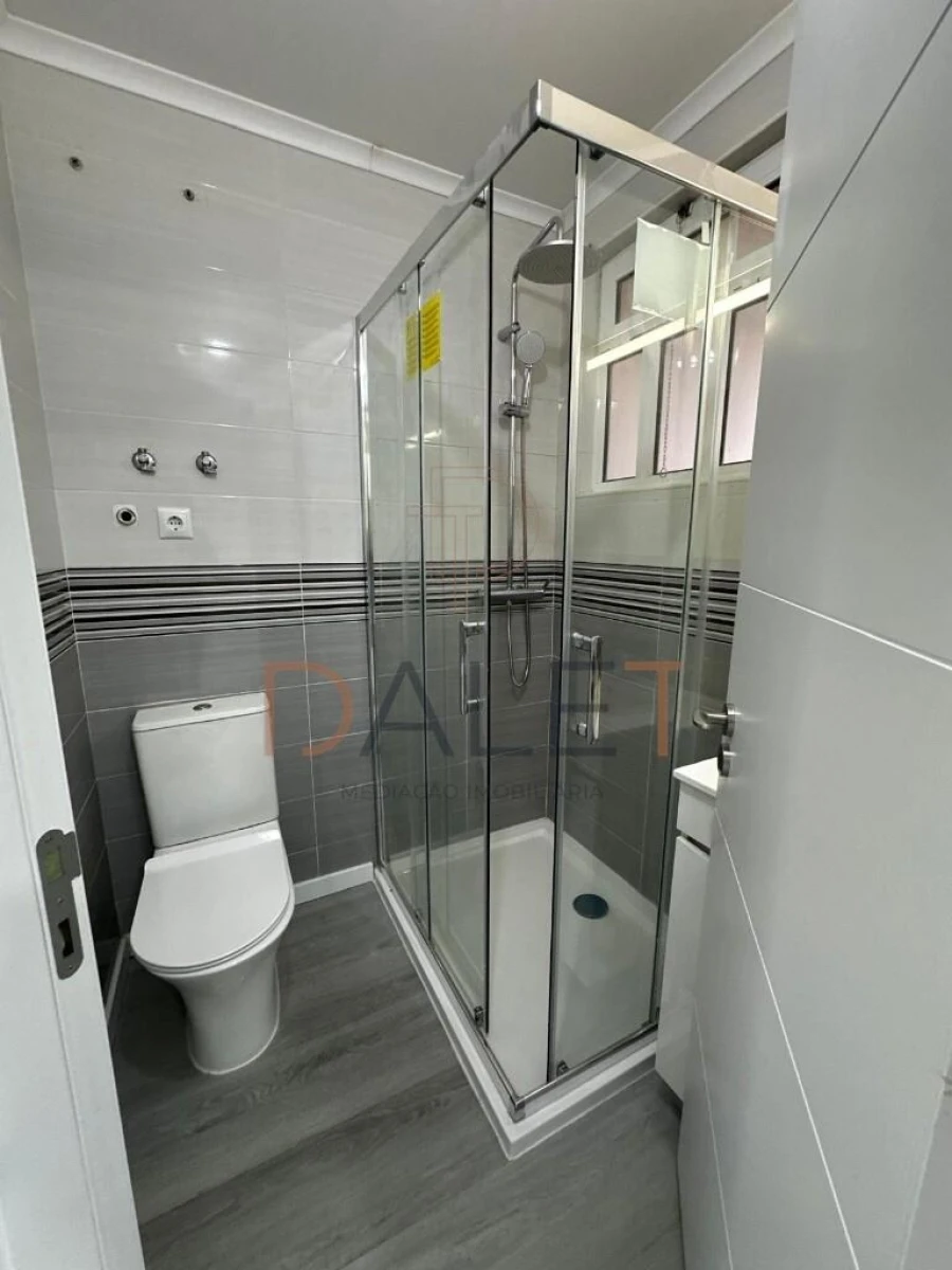 Apartamento T2 para Venda em Pontinha e Famões Foto 11