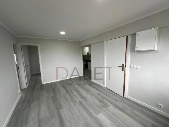 Apartamento T2 para Venda em Pontinha e Famões Foto 18