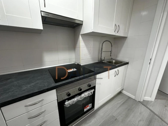 Apartamento T2 para Venda em Pontinha e Famões Foto 4