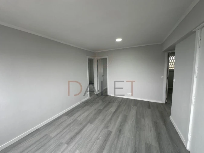 Apartamento T2 para Venda em Pontinha e Famões Foto 15