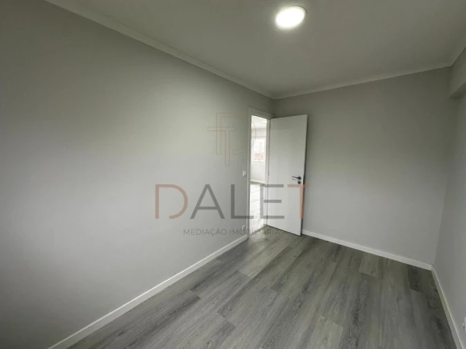 Apartamento T2 para Venda em Pontinha e Famões Foto 23