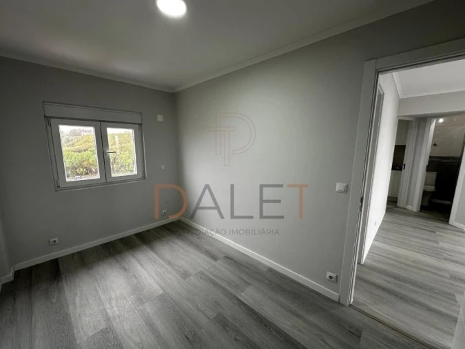 Apartamento T2 para Venda em Pontinha e Famões Foto 22