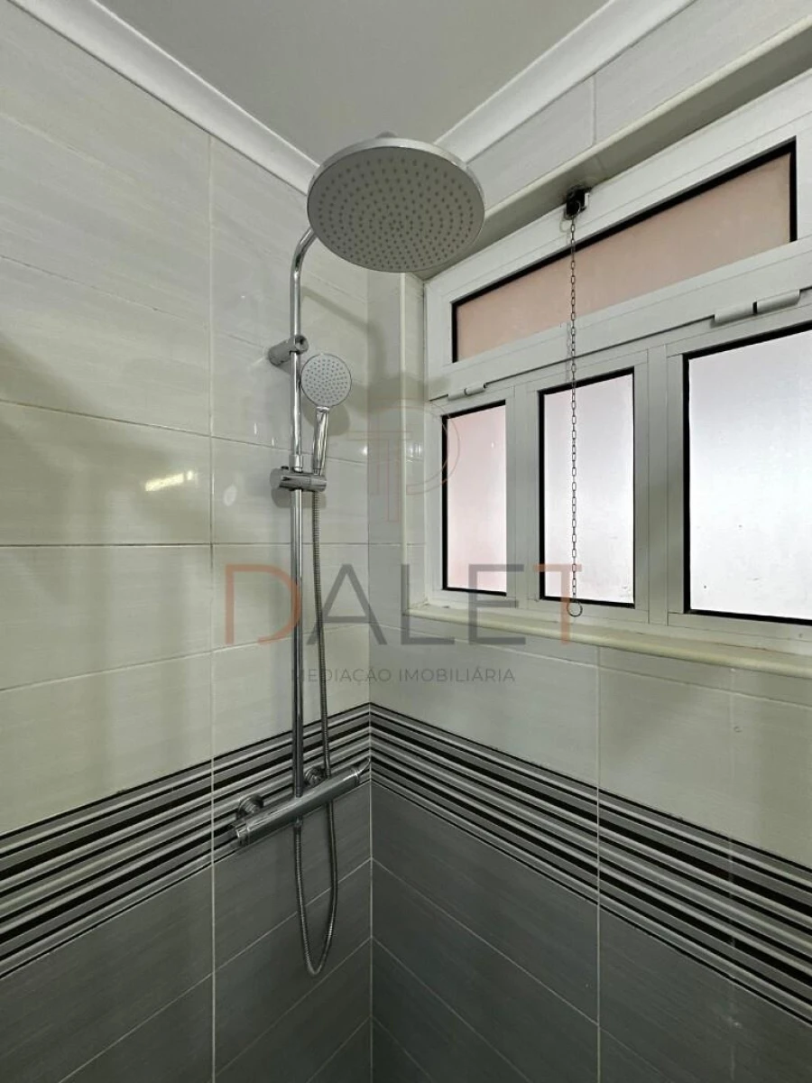 Apartamento T2 para Venda em Pontinha e Famões Foto 12