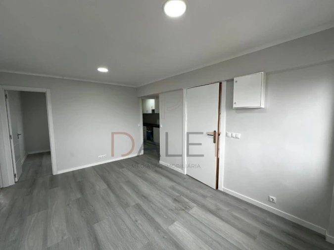 Apartamento T2 para Venda em Pontinha e Famões Foto 14