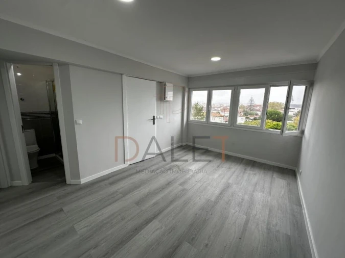 Apartamento T2 para Venda em Pontinha e Famões Foto 13