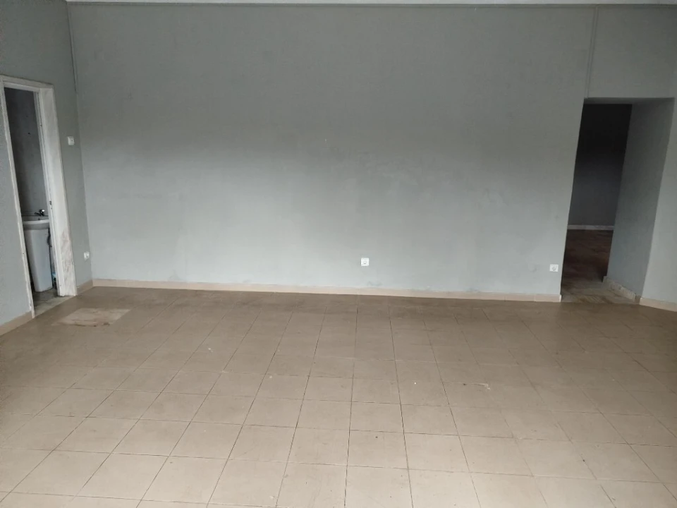 Loja para Arrendamento em Santa Maria e São Miguel, São Martinho, São Pedro Penaferrim Foto 3