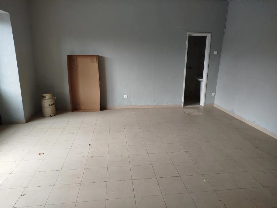 Loja para Arrendamento em Santa Maria e São Miguel, São Martinho, São Pedro Penaferrim Foto 1