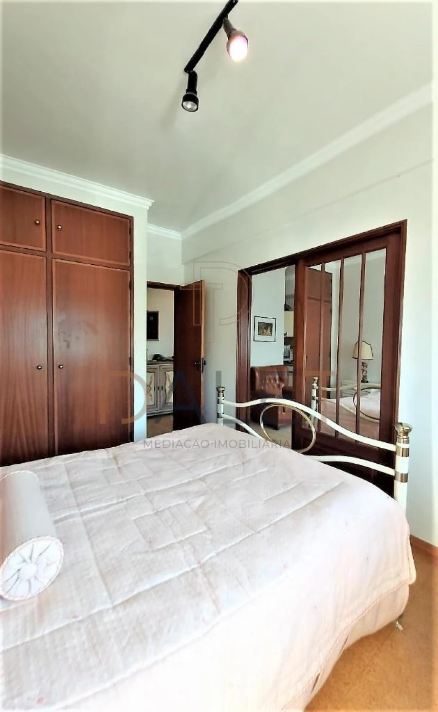 Apartamento T1 para Venda em Charneca de Caparica e Sobreda Foto 27