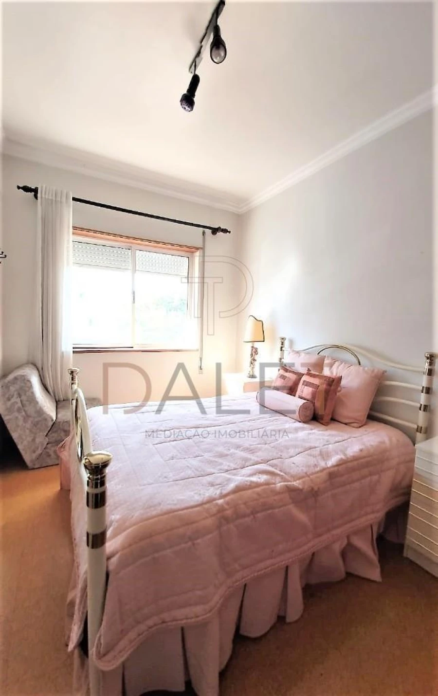 Apartamento T1 para Venda em Charneca de Caparica e Sobreda Foto 31