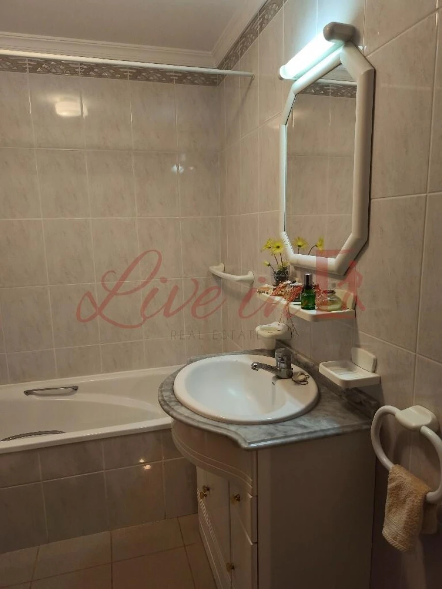 Apartamento T1 para Venda em São Martinho Foto 22