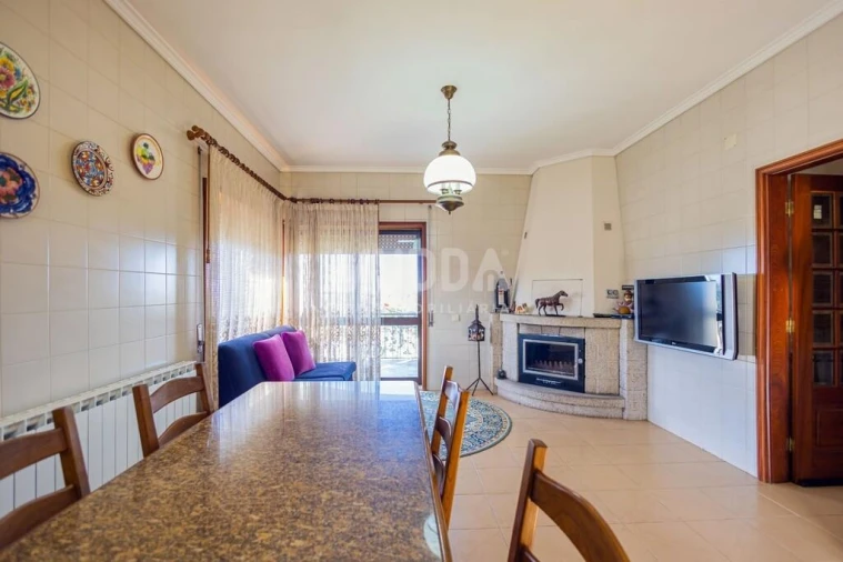 Moradia T4 para Venda em Escapães Foto 6