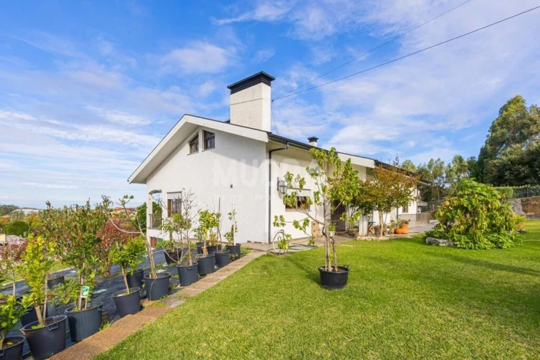 Moradia T4 para Venda em Escapães Foto 48