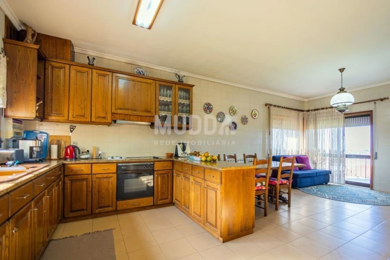 Moradia T4 para Venda em Escapães Foto 2