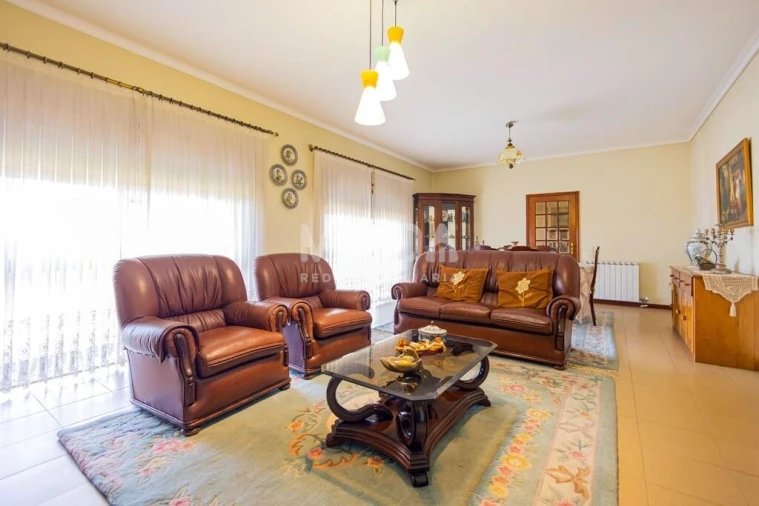 Moradia T4 para Venda em Escapães Foto 11