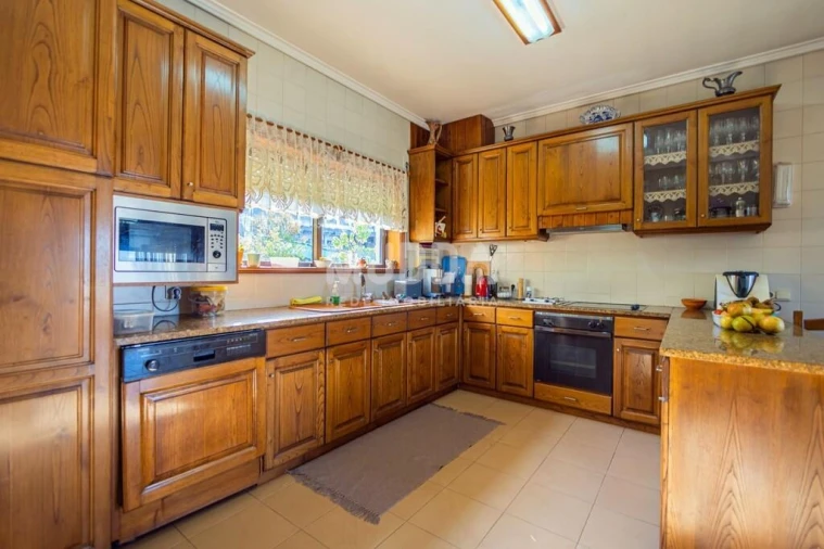 Moradia T4 para Venda em Escapães Foto 1