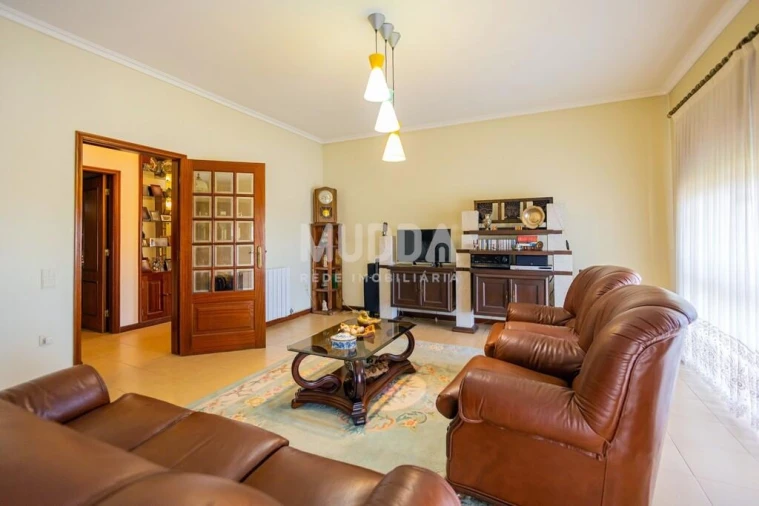 Moradia T4 para Venda em Escapães Foto 10