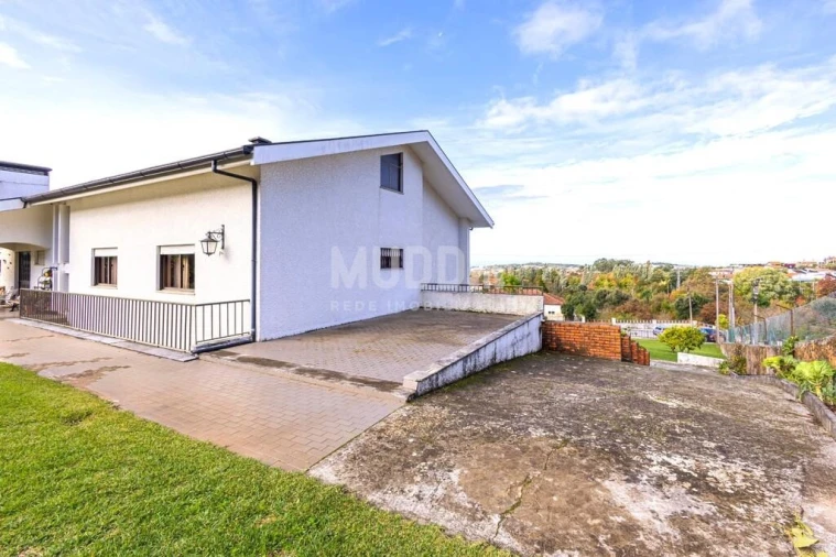 Moradia T4 para Venda em Escapães Foto 44