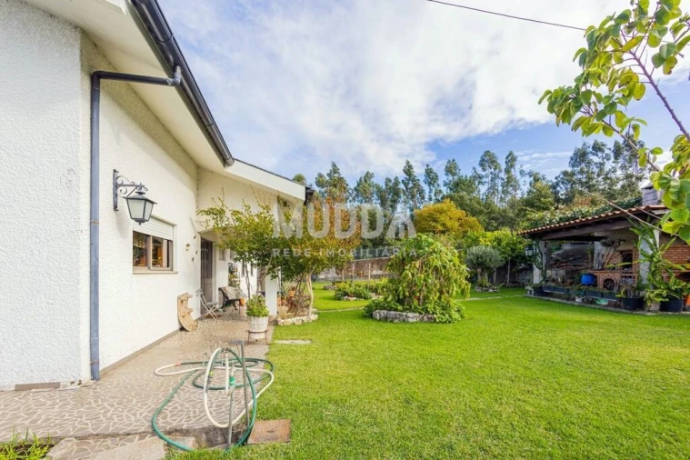 Moradia T4 para Venda em Escapães Foto 40