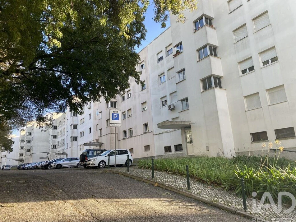 Apartamento T3 para Venda em Carnide Foto 3