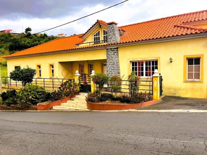 Moradia T3 para Venda em Canhas Foto 3