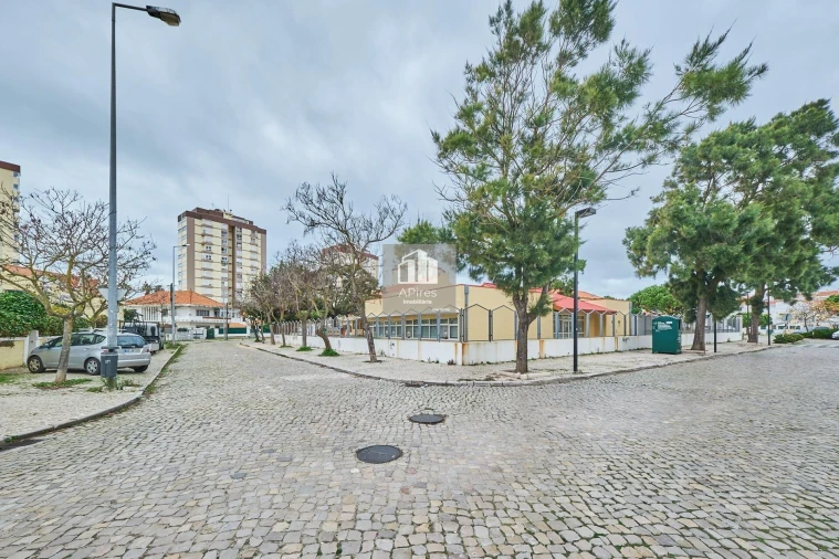 Moradia T7 para Venda em Costa da Caparica Foto 30