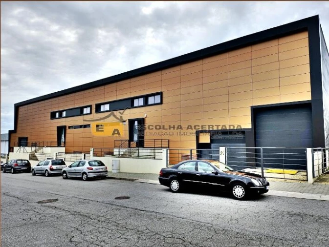 Armazém para Venda em Grijó e Sermonde