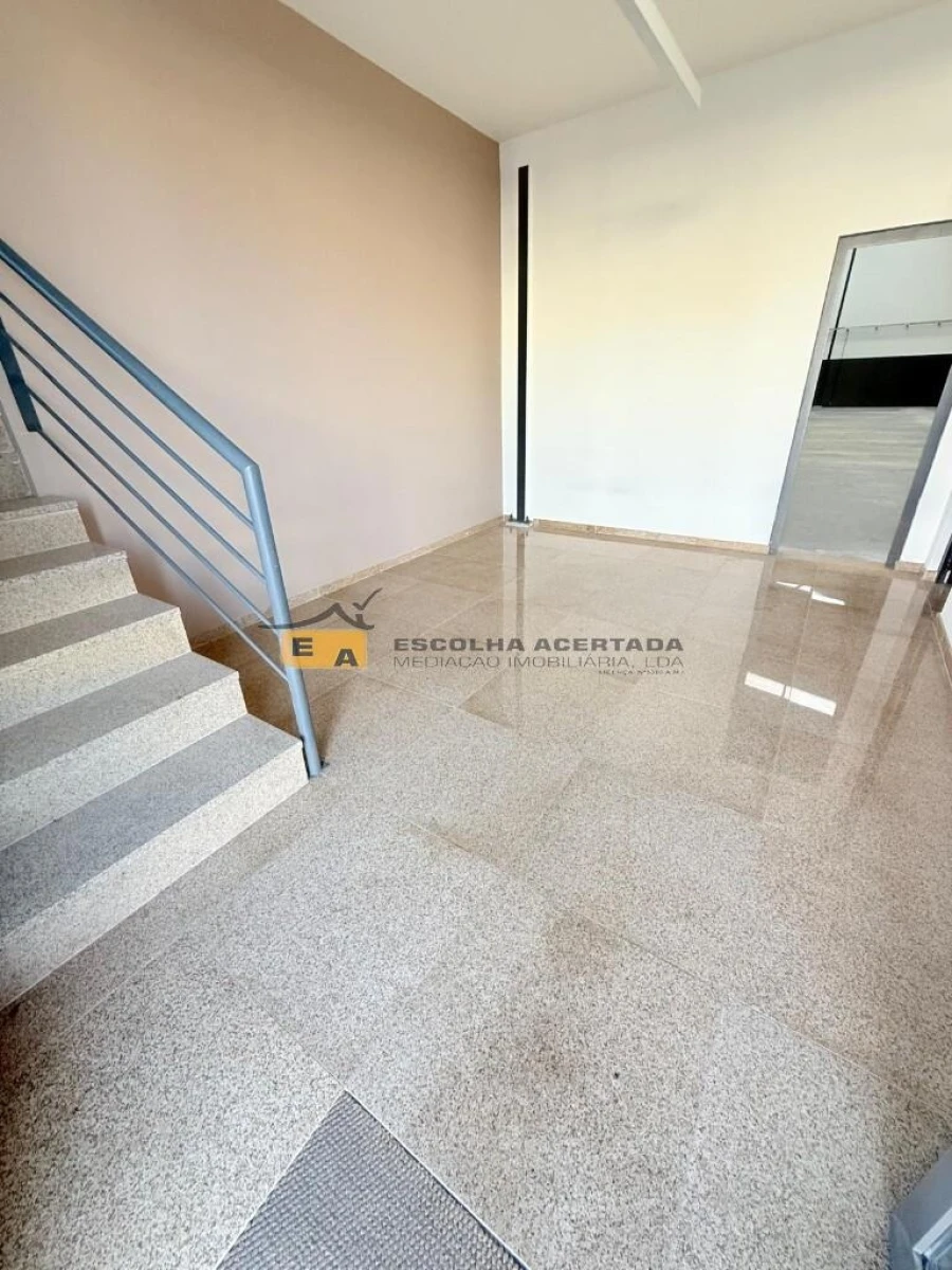 Armazém para Venda em Grijó e Sermonde Foto 16