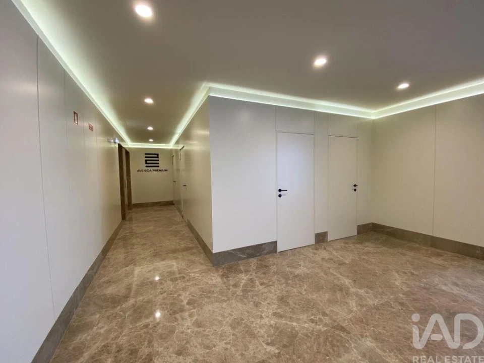 Apartamento T3 para Venda em Mafamude e Vilar do Paraíso Foto 29