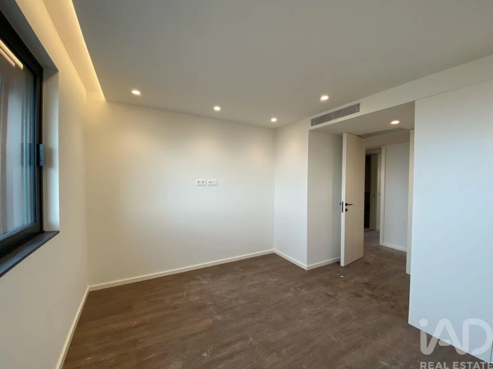 Apartamento T3 para Venda em Mafamude e Vilar do Paraíso Foto 28