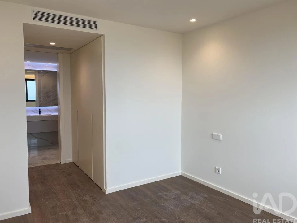 Apartamento T3 para Venda em Mafamude e Vilar do Paraíso Foto 23