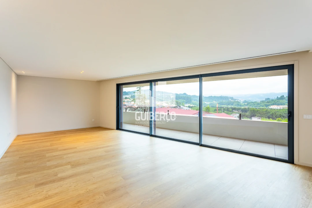 Apartamento T4 para Venda em Fermentões Foto 2