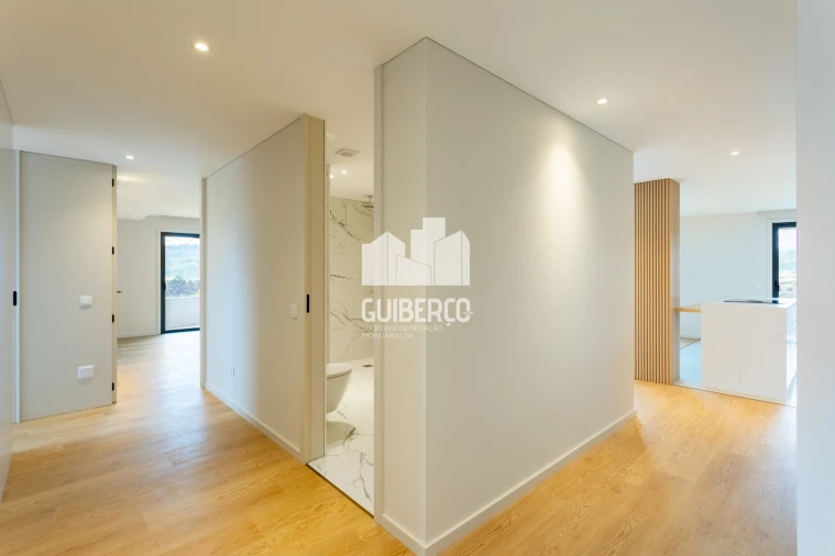 Apartamento T4 para Venda em Fermentões Foto 13