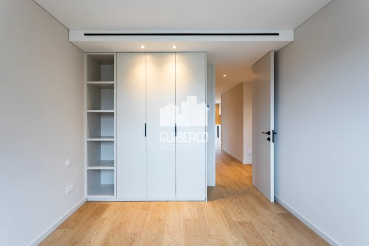 Apartamento T4 para Venda em Fermentões Foto 19