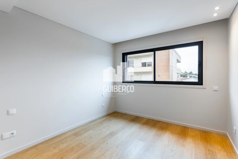 Apartamento T4 para Venda em Fermentões Foto 16