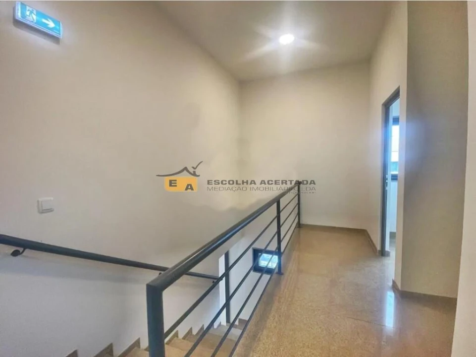 Armazém para Arrendamento em Grijó e Sermonde Foto 3