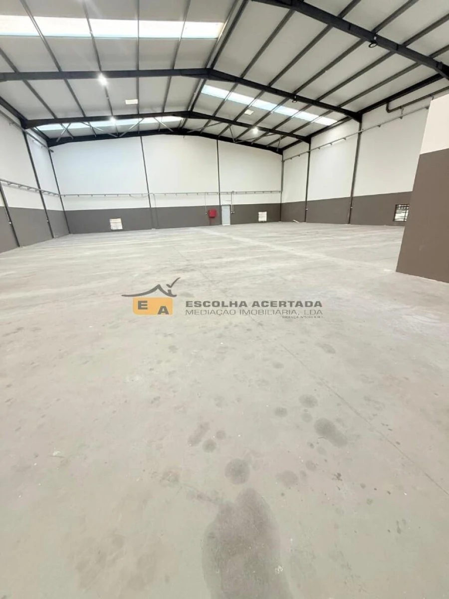 Armazém para Arrendamento em Grijó e Sermonde Foto 4