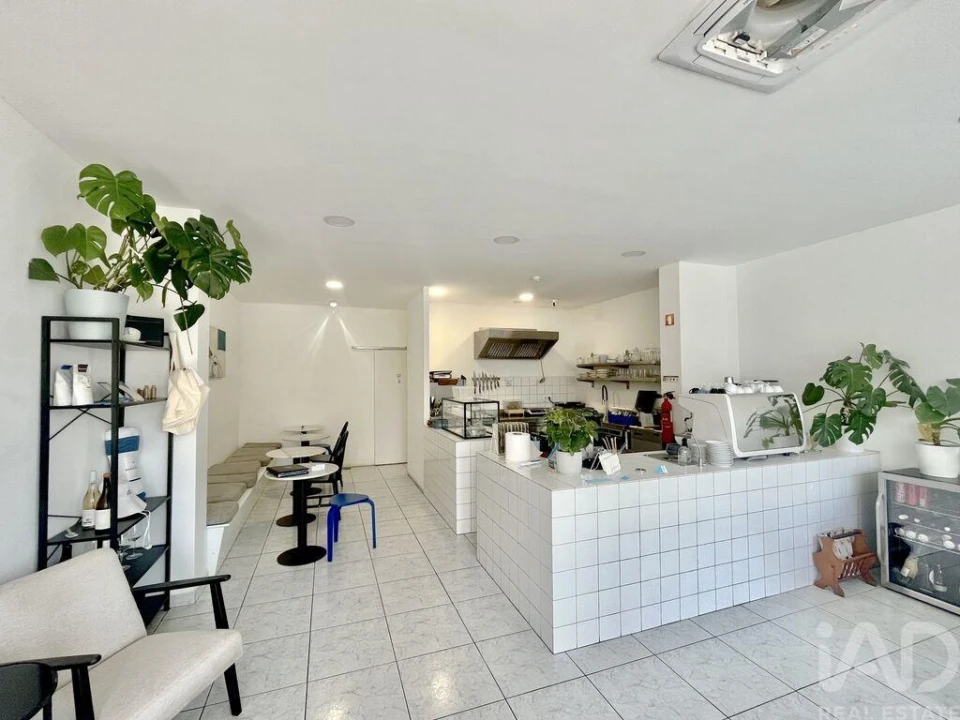 Loja para Venda em Lagos (São Sebastião e Santa Maria) Foto 1