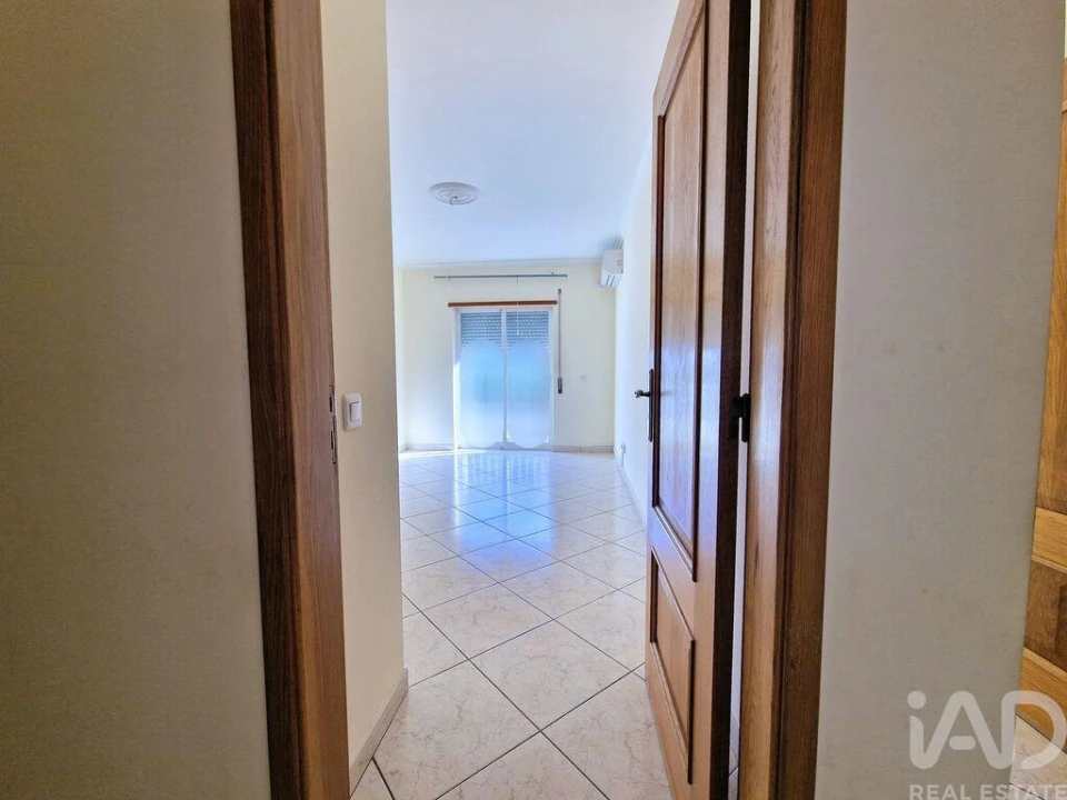 Apartamento T3 para Venda em Quelfes Foto 18