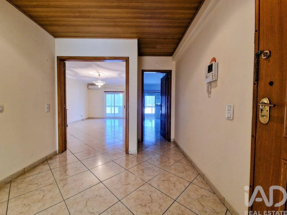 Apartamento T3 para Venda em Quelfes Foto 11