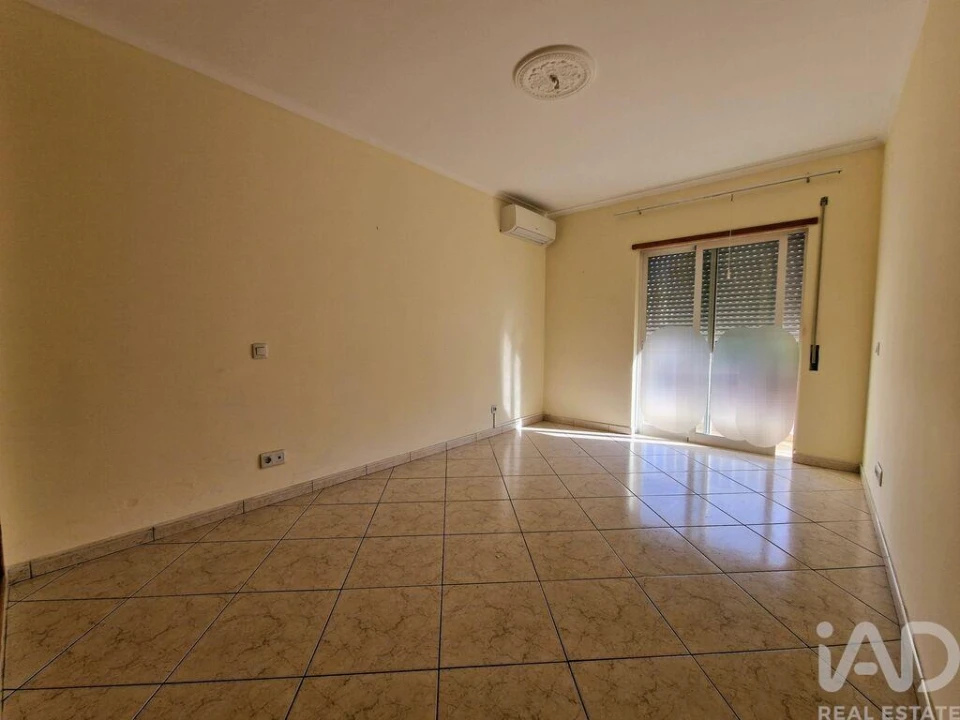 Apartamento T3 para Venda em Quelfes Foto 14