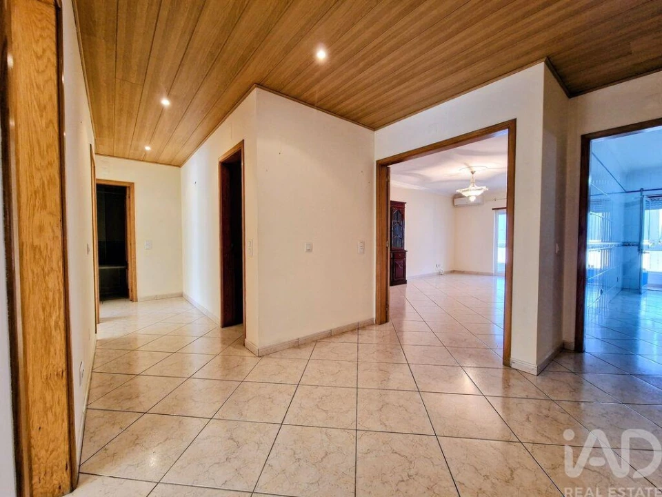 Apartamento T3 para Venda em Quelfes Foto 12