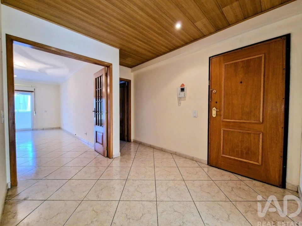 Apartamento T3 para Venda em Quelfes Foto 2