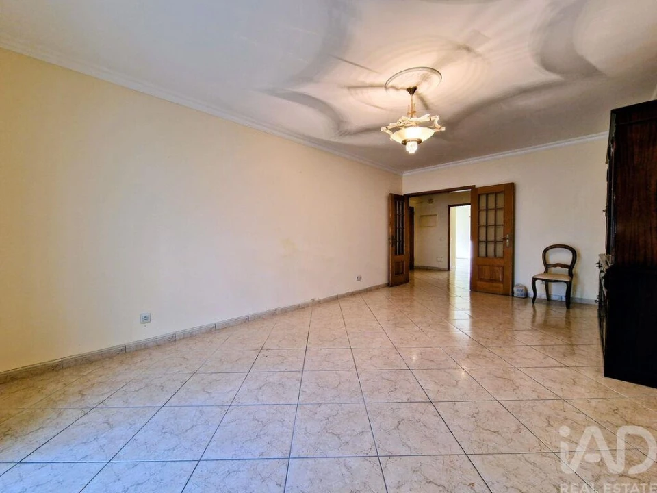 Apartamento T3 para Venda em Quelfes Foto 5