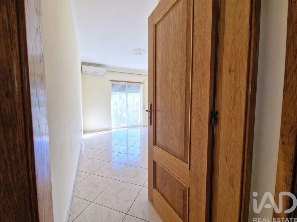 Apartamento T3 para Venda em Quelfes Foto 23