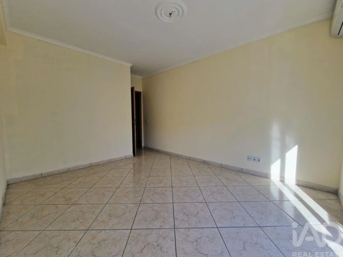 Apartamento T3 para Venda em Quelfes Foto 26