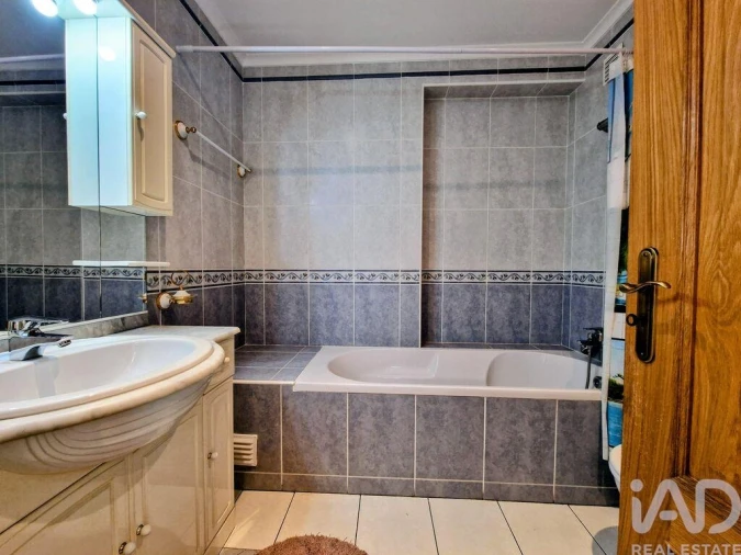 Apartamento T3 para Venda em Quelfes Foto 30