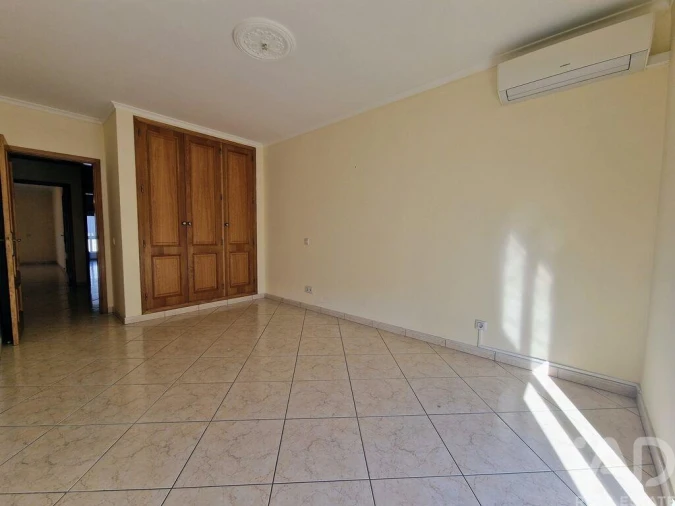 Apartamento T3 para Venda em Quelfes Foto 15