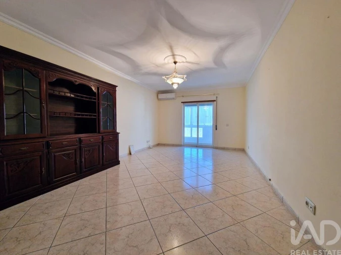 Apartamento T3 para Venda em Quelfes Foto 2