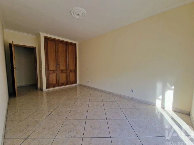 Apartamento T3 para Venda em Quelfes Foto 21